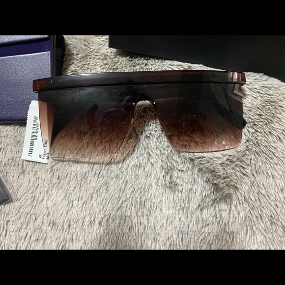 New Christian Dior sunglasses never worn authentic - Picture 3 of 10